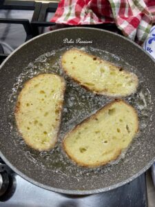 Pane fritto con Zucchero profumato alla Cannella: il Dolce semplice che profuma di Tradizione