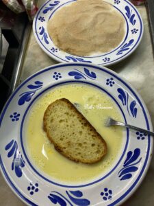 Pane fritto con Zucchero profumato alla Cannella: il Dolce semplice che profuma di Tradizione