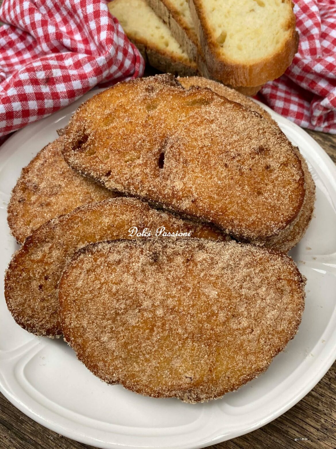 Pane fritto con Zucchero profumato alla Cannella: il Dolce semplice che profuma di Tradizione