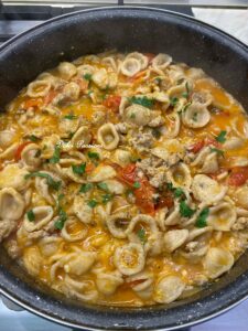 Orecchiette con Salsiccia e Pomodorini alla Pugliese: Il sapore autentico della Tradizione che conquista al primo assaggio! Orecchiette con Salsiccia e Pomodorini alla Pugliese: Il sapore autentico della Tradizione che conquista al primo assaggio!
