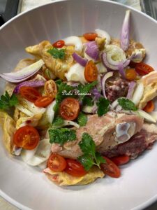 Pollo al forno con Pomodorini alla Lucana: il profumo della cucina semplice che conquista tutti Pollo al forno con Pomodorini alla Lucana: il profumo della cucina semplice che conquista tutti