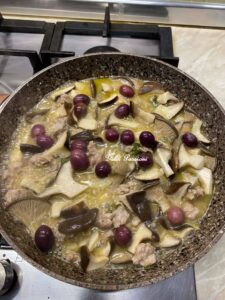 Funghi Cardoncelli con Salsiccia e Olive: il sapore autentico della cucina di casa Palasciano