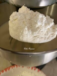 Plumcake alle Fragole e Yogurt Greco: Soffice, Profumato e Irresistibile Plumcake alle Fragole e Yogurt Greco: Soffice, Profumato e Irresistibile