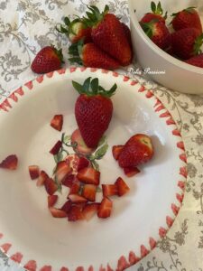 Plumcake alle Fragole e Yogurt Greco: Soffice, Profumato e Irresistibile Plumcake alle Fragole e Yogurt Greco: Soffice, Profumato e Irresistibile