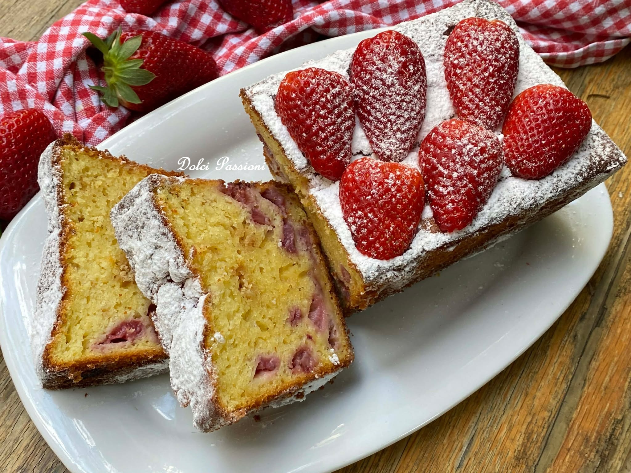 Plumcake alle Fragole e Yogurt Greco: Soffice, profumato e irresistibile