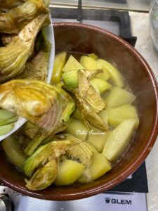 Zuppa di Patate e Carciofi: la ricetta Pugliese di Mamma Cesaria che profuma di Casa Zuppa di Patate e Carciofi: la ricetta Pugliese di Mamma Cesaria che profuma di Casa