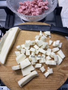 Ciambellone Gastronomico con Formaggi e Salumi: Il Rustico soffice che conquista al primo morso