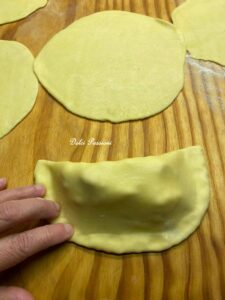 'I Pastizz (Calzoni) Lucani: La ricetta Originale Novasirese (Nova Siri) di casa Bellino