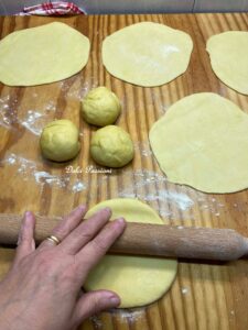 'I Pastizz (Calzoni) Lucani: La ricetta Originale Novasirese (Nova Siri) di casa Bellino