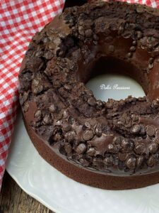 Ciambellone soffice al Cioccolato: alto, goloso e irresistibilmente morbido Ciambellone soffice al Cioccolato: alto, goloso e irresistibilmente morbido