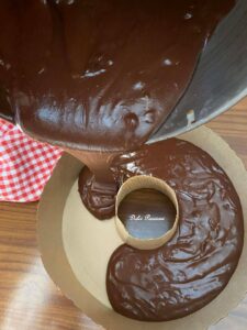 Ciambellone soffice al Cioccolato: alto, goloso e irresistibilmente morbido Ciambellone soffice al Cioccolato: alto, goloso e irresistibilmente morbido