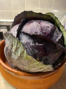 Minestra di Cavolo Viola, Patate e Carote: Comfort food genuino e colorato