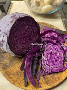 Minestra di Cavolo Viola, Patate e Carote: Comfort food genuino e colorato