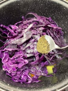 Minestra di Cavolo Viola, Patate e Carote: Comfort food genuino e colorato