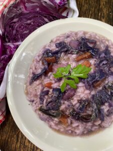Minestra di Cavolo Viola, Patate e Carote: Comfort food genuino e colorato