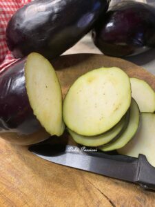Melanzane alla Pizzaiola: Il piatto filante e saporito che profuma d’Estate