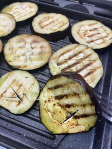 Melanzane alla Pizzaiola: Il piatto filante e saporito che profuma d’Estate