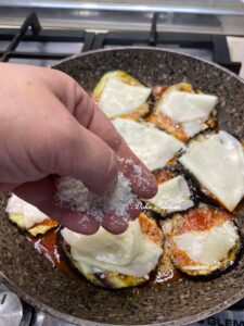 Melanzane alla Pizzaiola: Il piatto filante e saporito che profuma d’Estate