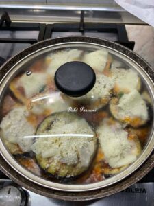 Melanzane alla Pizzaiola: Il piatto filante e saporito che profuma d’Estate