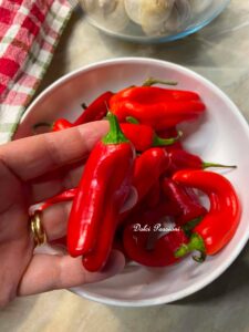 Peperoni “Friggitelli” con Pomodorini e Capperi alla pugliese: Il contorno estivo semplice, profumato e irresistibile
