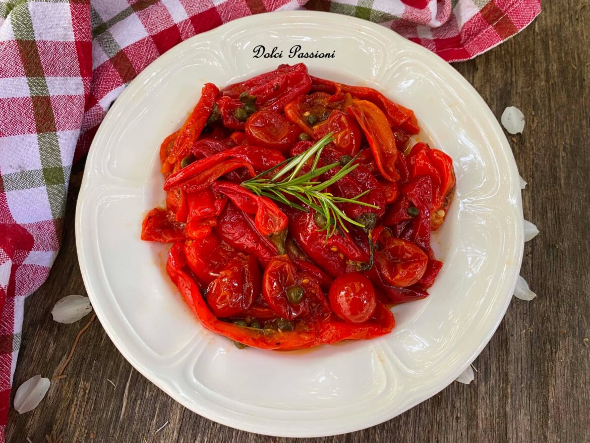 Peperoni “Friggitelli” con Pomodorini e Capperi alla pugliese: Il contorno estivo semplice, profumato e irresistibile