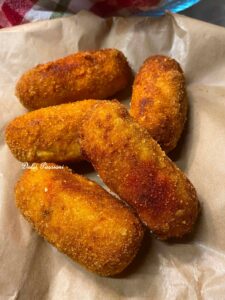 Crocchette di Patate con ’Nduja e Scamorza alla Calabrese: Il Cuore filante e piccante che conquista al primo morso