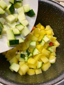Cavatelli con Patate e Zucchine alla Lucana: il piatto contadino che sa di casa e di tradizione Cavatelli con Patate e Zucchine alla Lucana: il piatto contadino che sa di casa e di tradizione