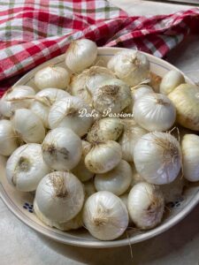 Cipolle bianche in Agrodolce al forno alla Pugliese: Il contorno semplice che sa di casa Cipolle bianche in Agrodolce al forno alla Pugliese: Il contorno semplice che sa di casa