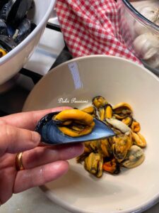 Cozze Fritte alla Pugliese: la Ricetta Tradizionale che Profuma di Mare