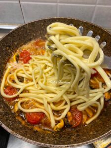 Scialatielli con Cozze e Pomodorini: Il vero gusto della Tradizione Napoletana