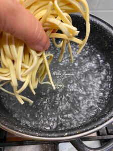 Scialatielli con Cozze e Pomodorini: Il vero gusto della Tradizione Napoletana