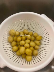 Patate Novelle al forno profumate al Rosmarino: il contorno semplice che conquista tutti Patate Novelle al forno profumate al Rosmarino: il contorno semplice che conquista tutti