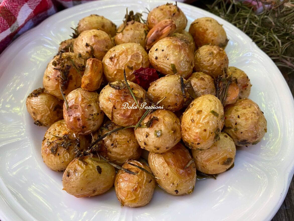 Patate Novelle al forno profumate al Rosmarino: il contorno semplice che conquista tutti