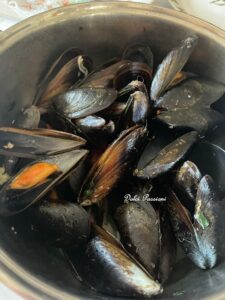 Cozze alla Tarantina, la ricetta Originale: quando il profumo autentico del Mare incontra la tradizione del Sud