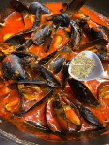 Cozze alla Tarantina, la ricetta Originale: quando il profumo autentico del Mare incontra la tradizione del Sud