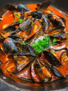 Cozze alla Tarantina, la ricetta Originale: quando il profumo autentico del Mare incontra la tradizione del Sud