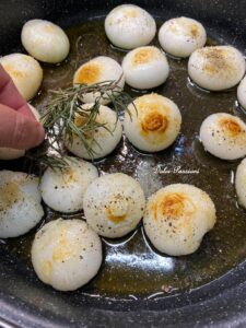 Cipolline "Borettane" in agrodolce in padella: il contorno dal sapore irresistibile