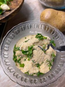Bocconcini di Pollo, Peperoni e Patate gratinati: il secondo piatto rustico e irresistibile