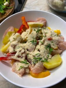Bocconcini di Pollo, Peperoni e Patate gratinati: il secondo piatto rustico e irresistibile