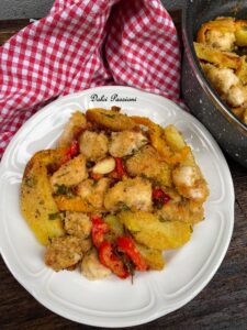 Bocconcini di Pollo, Peperoni e Patate gratinati: il secondo piatto rustico e irresistibile