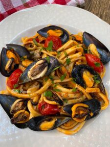 Scialatielli con Cozze e Pomodorini: Il vero gusto della Tradizione Napoletana