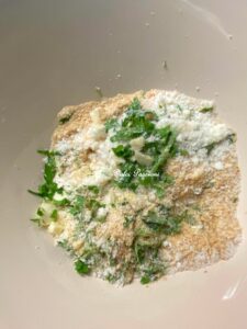 Cozze, Patate e Pomodorini Gratinati al Forno alla Pugliese: il Profumo del Mare che Conquista al Primo Assaggio Cozze, Patate e Pomodorini Gratinati al Forno alla Pugliese: il Profumo del Mare che Conquista al Primo Assaggio