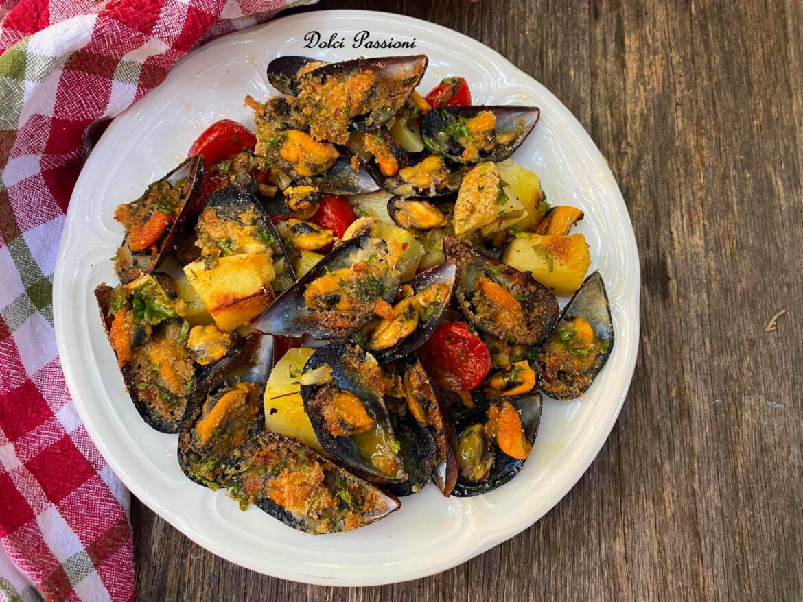 Cozze, Patate e Pomodorini Gratinati al Forno alla Pugliese: il Profumo del Mare che Conquista al Primo Assaggio