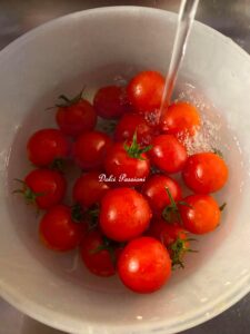 Pomodori Scattarisciati: la ricetta tradizionale Salentina che profuma d’Estate