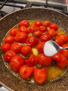 Pomodori Scattarisciati: la ricetta tradizionale Salentina che profuma d’Estate