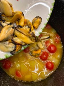 Gnocchetti con Cozze, Patate e Pomodorini: il sapore autentico del mare incontra la Tradizione Italiana Gnocchetti con Cozze, Patate e Pomodorini: il sapore autentico del mare incontra la Tradizione Italiana