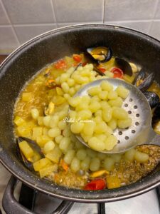 Gnocchetti con Cozze, Patate e Pomodorini: il sapore autentico del mare incontra la Tradizione Italiana Gnocchetti con Cozze, Patate e Pomodorini: il sapore autentico del mare incontra la Tradizione Italiana