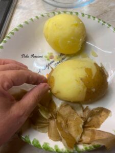 Insalata di Patate, Tonno, Pomodorini e Cipolle di Tropea: la ricetta Estiva fresca e saporita