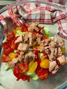 Insalata di Patate, Tonno, Pomodorini e Cipolle di Tropea: la ricetta Estiva fresca e saporita Insalata di Patate, Tonno, Pomodorini e Cipolle di Tropea: la ricetta Estiva fresca e saporita