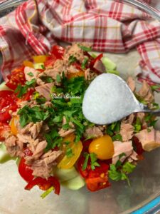 Insalata di Patate, Tonno, Pomodorini e Cipolle di Tropea: la ricetta Estiva fresca e saporita